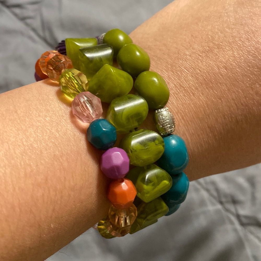 Who loves multi toned beaded bracelets?